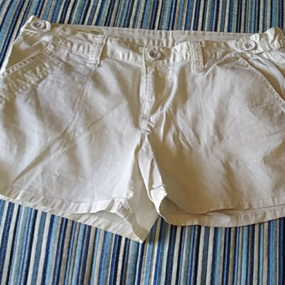 Buffalo by David button white stretch shorts 32"